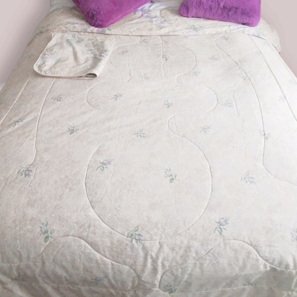 BEDDING TWIN- Floral and Cream Reversible W large pillow case- From The …